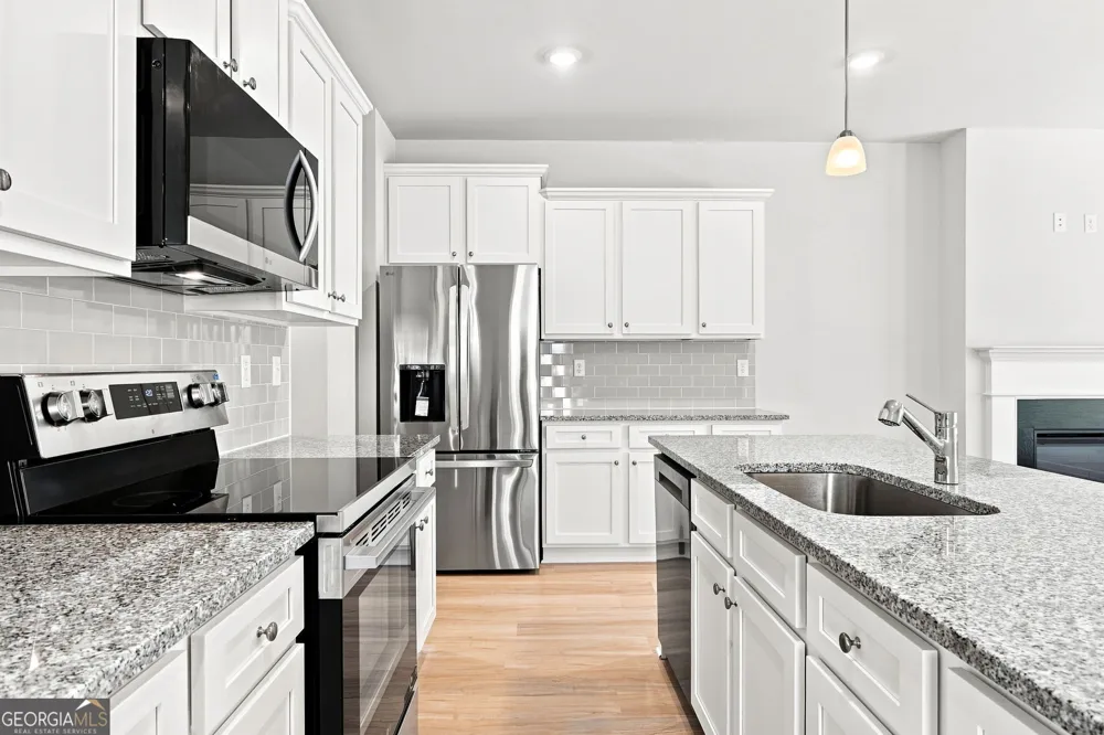 387 Lanier CIR Woodstock, GA 30189