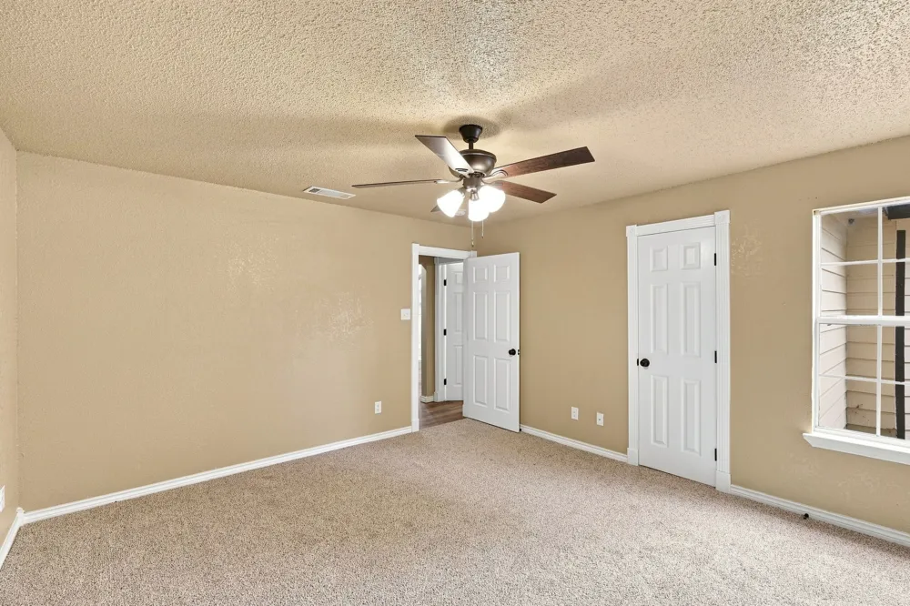 1103 Chase Avenue Cleburne, TX 76031