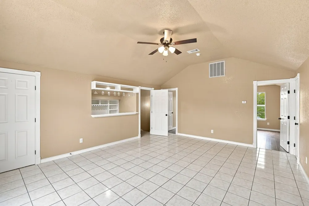 1103 Chase Avenue Cleburne, TX 76031