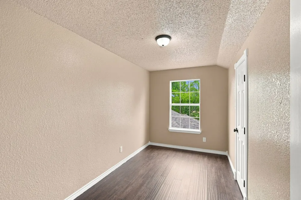 1103 Chase Avenue Cleburne, TX 76031