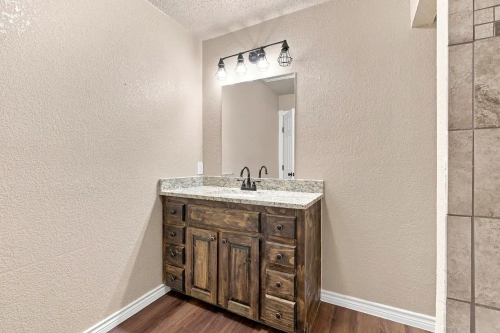1103 Chase Avenue Cleburne, TX 76031