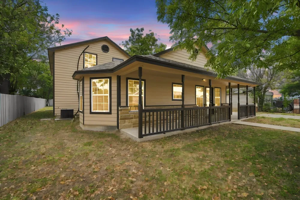 1103 Chase Avenue Cleburne, TX 76031
