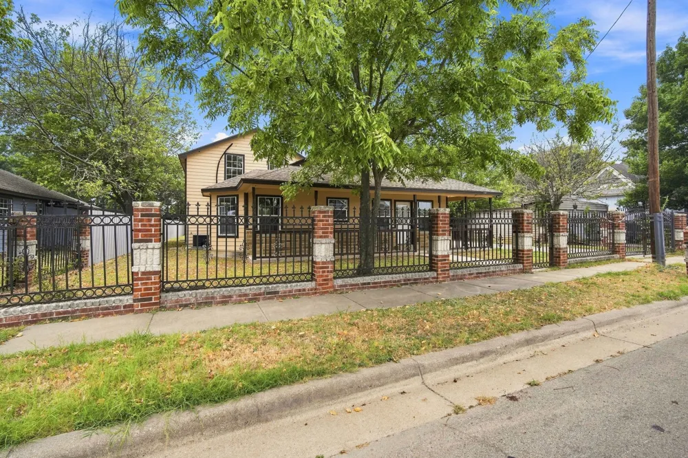 1103 Chase Avenue Cleburne, TX 76031