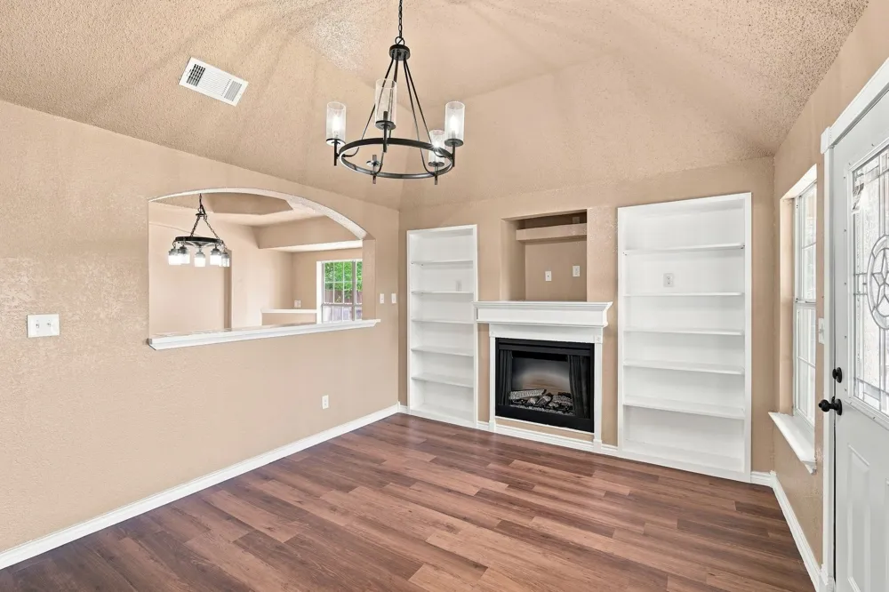 1103 Chase Avenue Cleburne, TX 76031