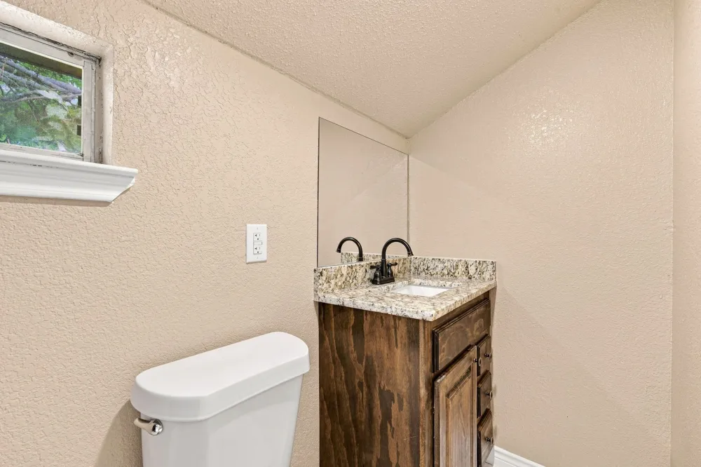 1103 Chase Avenue Cleburne, TX 76031