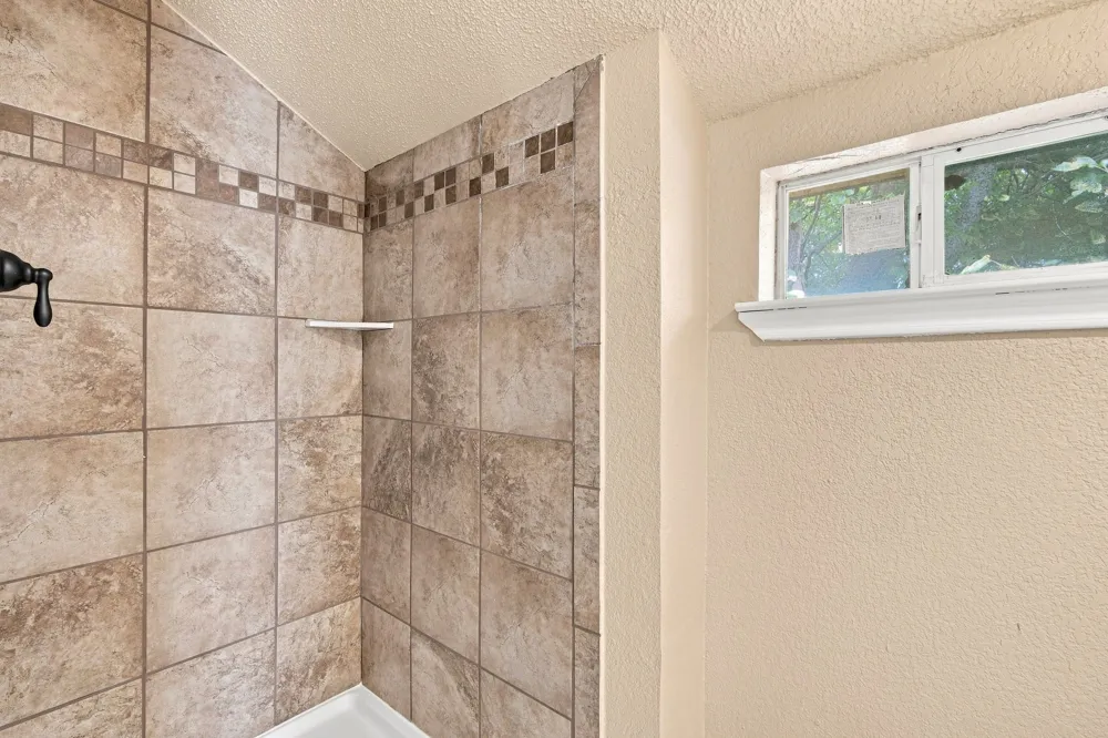 1103 Chase Avenue Cleburne, TX 76031