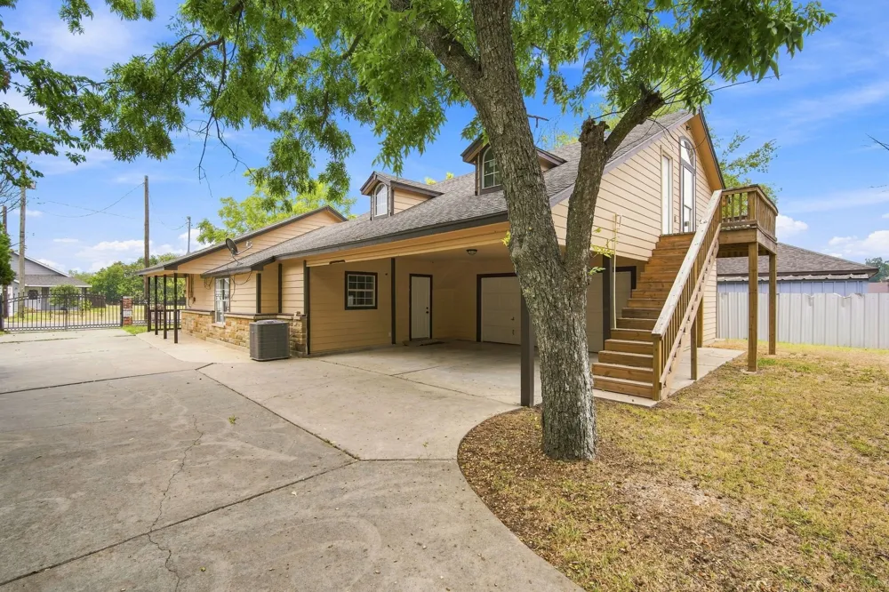 1103 Chase Avenue Cleburne, TX 76031