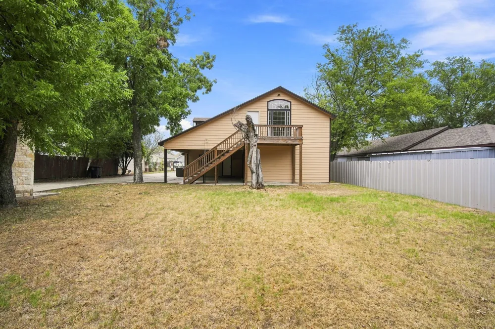 1103 Chase Avenue Cleburne, TX 76031