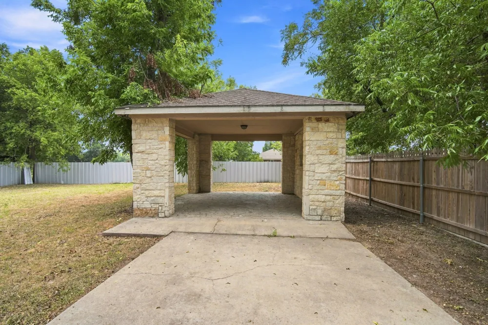 1103 Chase Avenue Cleburne, TX 76031