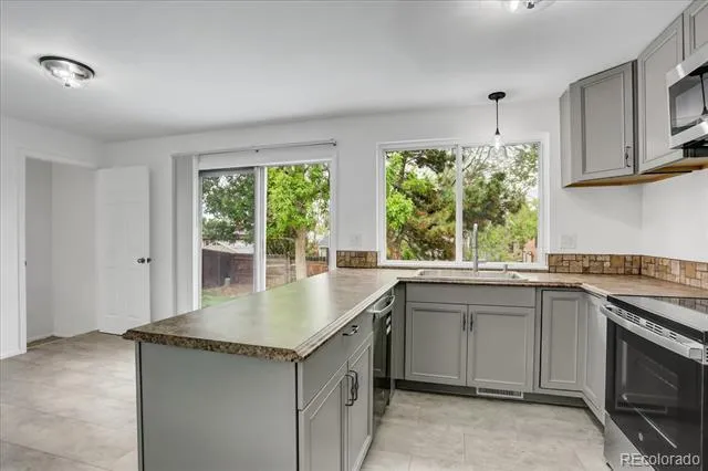2832 S Mobile Street Aurora, CO 80013