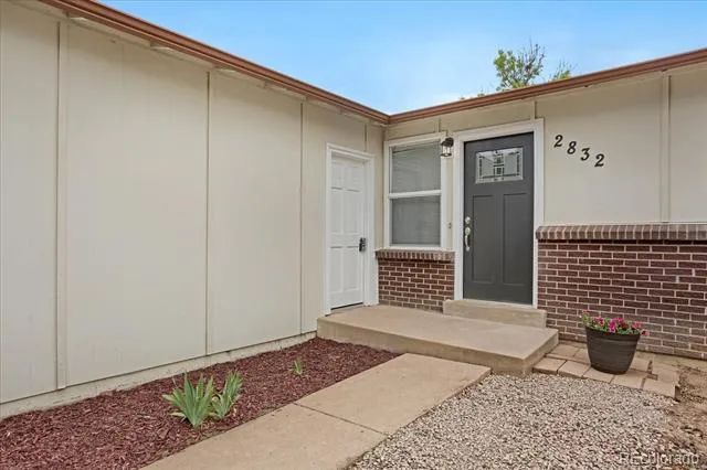 2832 S Mobile Street Aurora, CO 80013