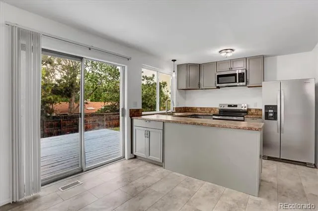 2832 S Mobile Street Aurora, CO 80013