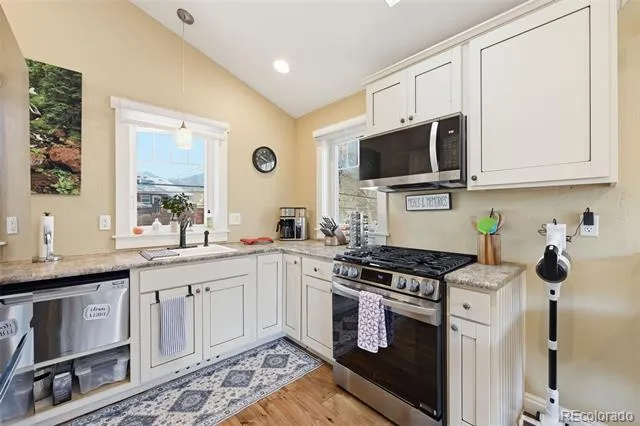 1607 Pikes Peak Avenue Colorado Springs, CO 80904