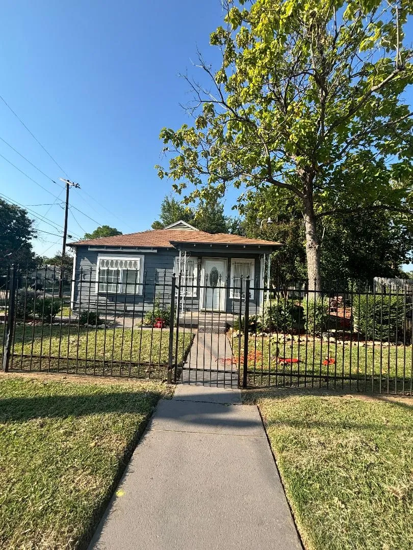 3801 E Berry Street Fort Worth, TX 76105