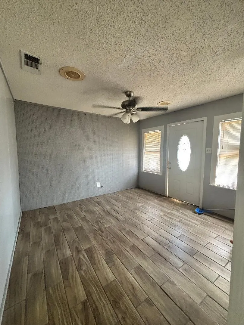 3801 E Berry Street Fort Worth, TX 76105