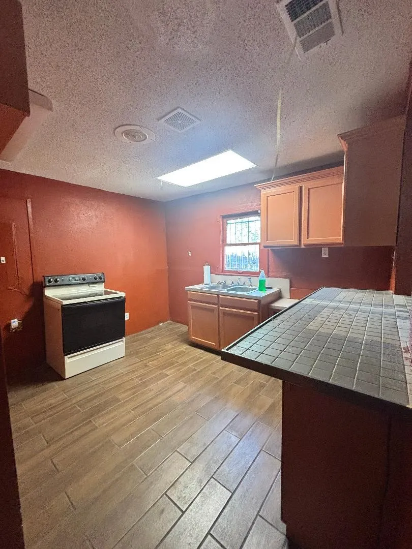 3801 E Berry Street Fort Worth, TX 76105