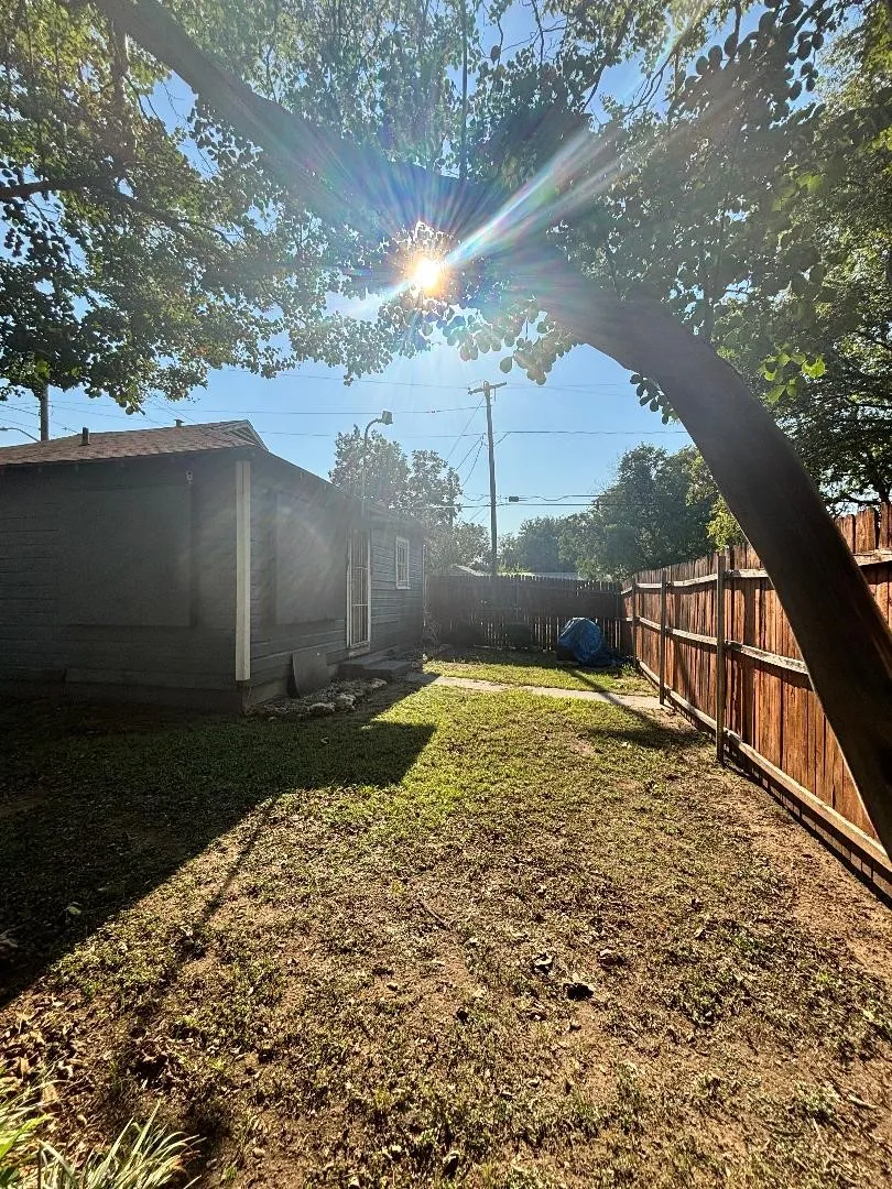 3801 E Berry Street Fort Worth, TX 76105