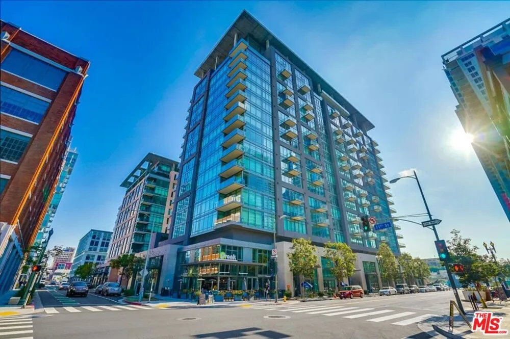 1100 S Hope Street #1704 Los Angeles, CA 90015