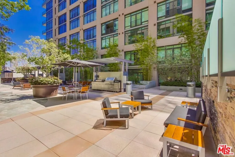 1100 S Hope Street #1704 Los Angeles, CA 90015