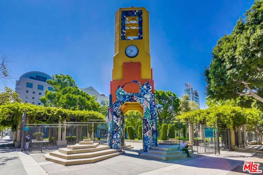 1100 S Hope Street #1704 Los Angeles, CA 90015
