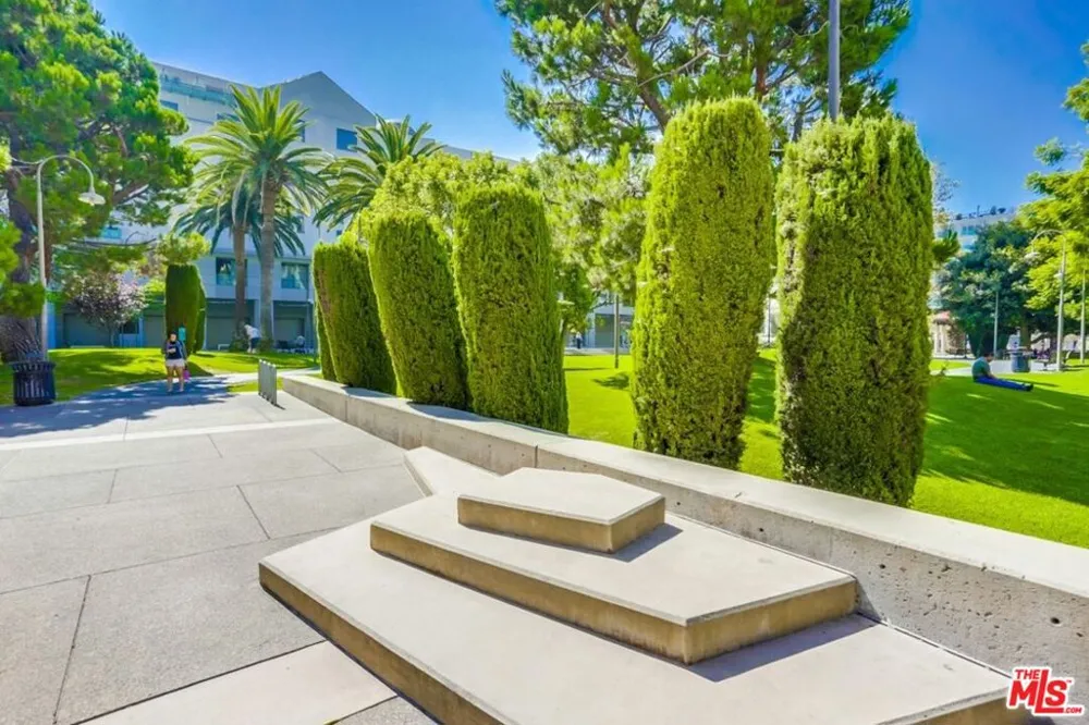 1100 S Hope Street #1704 Los Angeles, CA 90015
