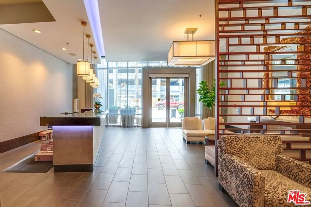 1100 S Hope Street #1704 Los Angeles, CA 90015