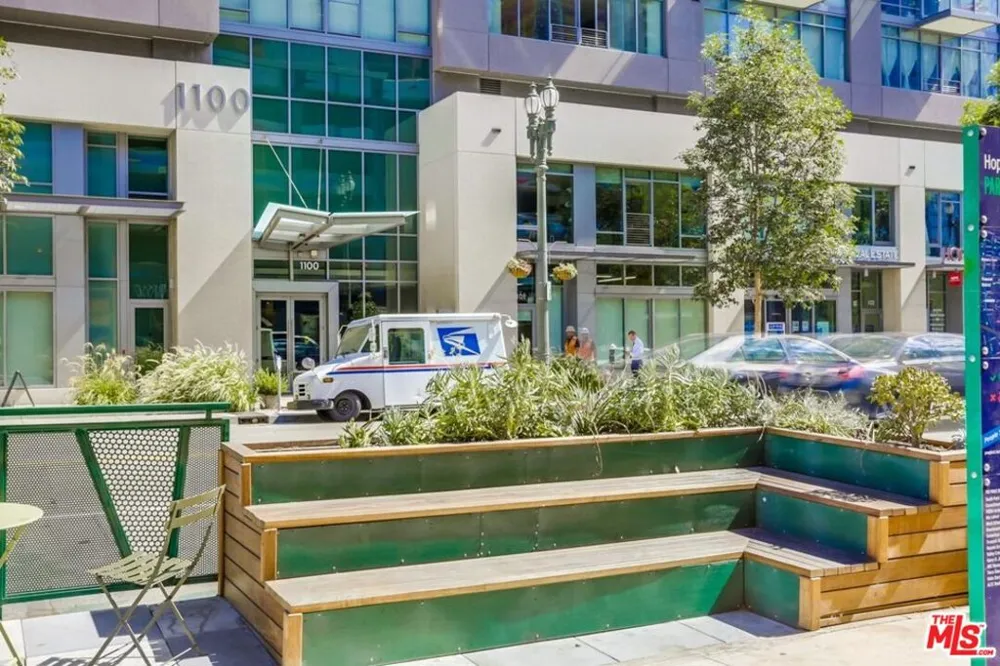 1100 S Hope Street #1704 Los Angeles, CA 90015