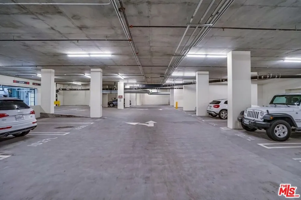 1100 S Hope Street #1704 Los Angeles, CA 90015