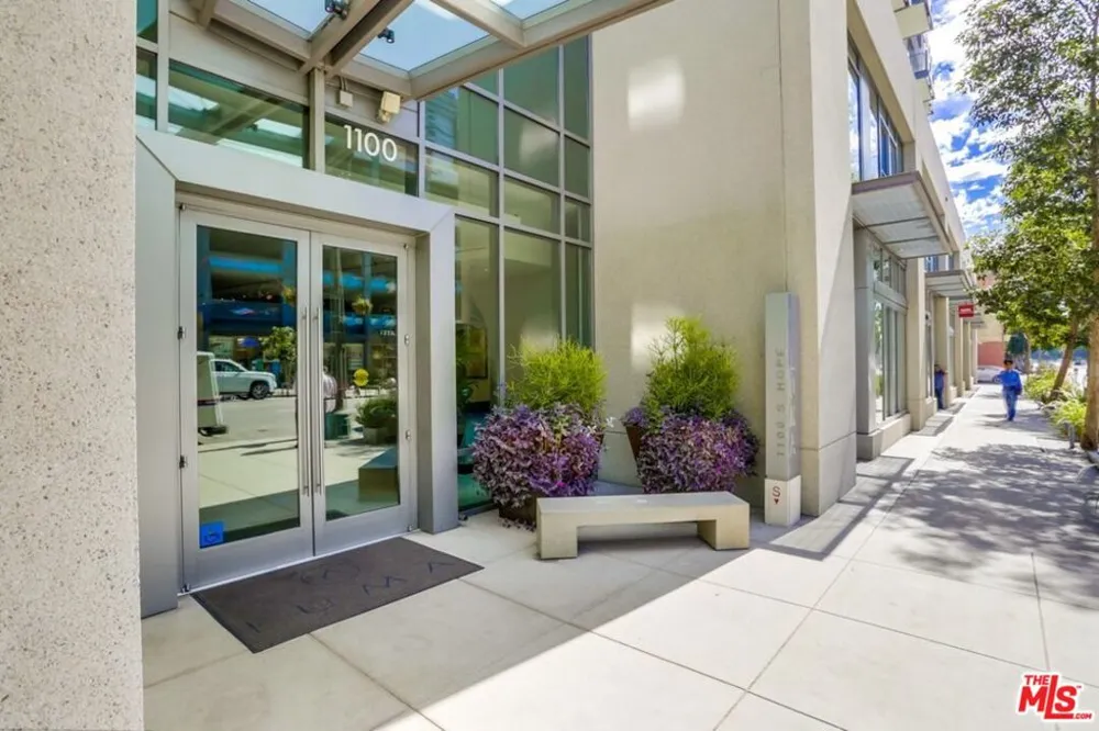 1100 S Hope Street #1704 Los Angeles, CA 90015