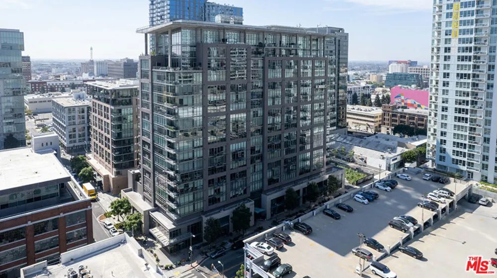 1100 S Hope Street #1704 Los Angeles, CA 90015
