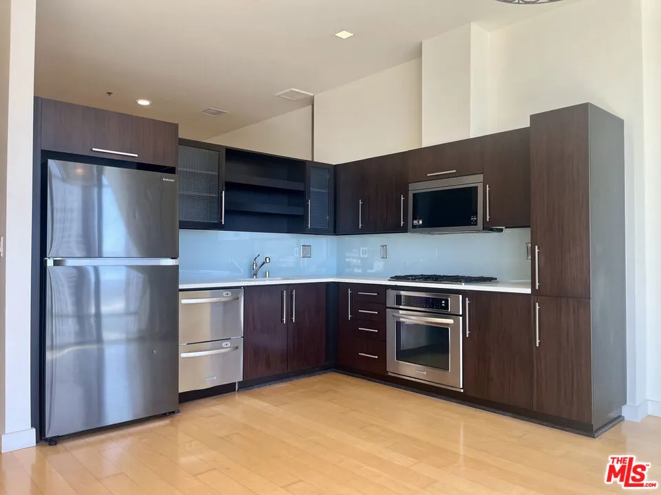 1100 S Hope Street #1704 Los Angeles, CA 90015