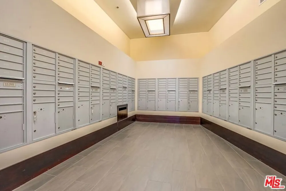 1100 S Hope Street #1704 Los Angeles, CA 90015