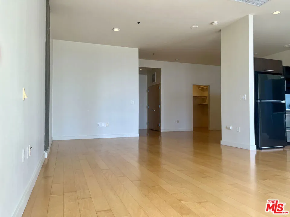 1100 S Hope Street #1704 Los Angeles, CA 90015