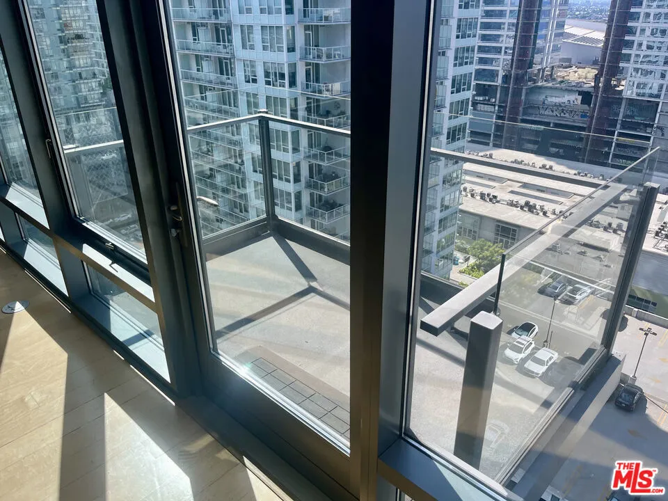 1100 S Hope Street #1704 Los Angeles, CA 90015