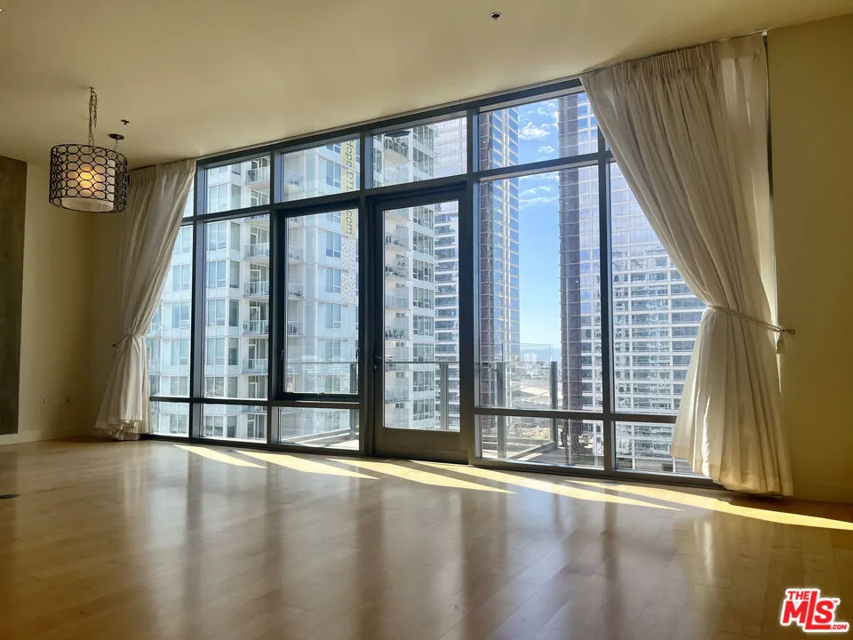 1100 S Hope Street #1704 Los Angeles, CA 90015
