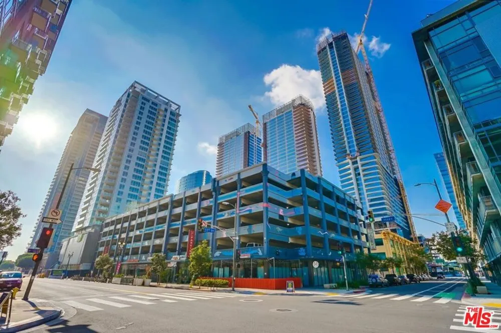 1100 S Hope Street #1704 Los Angeles, CA 90015