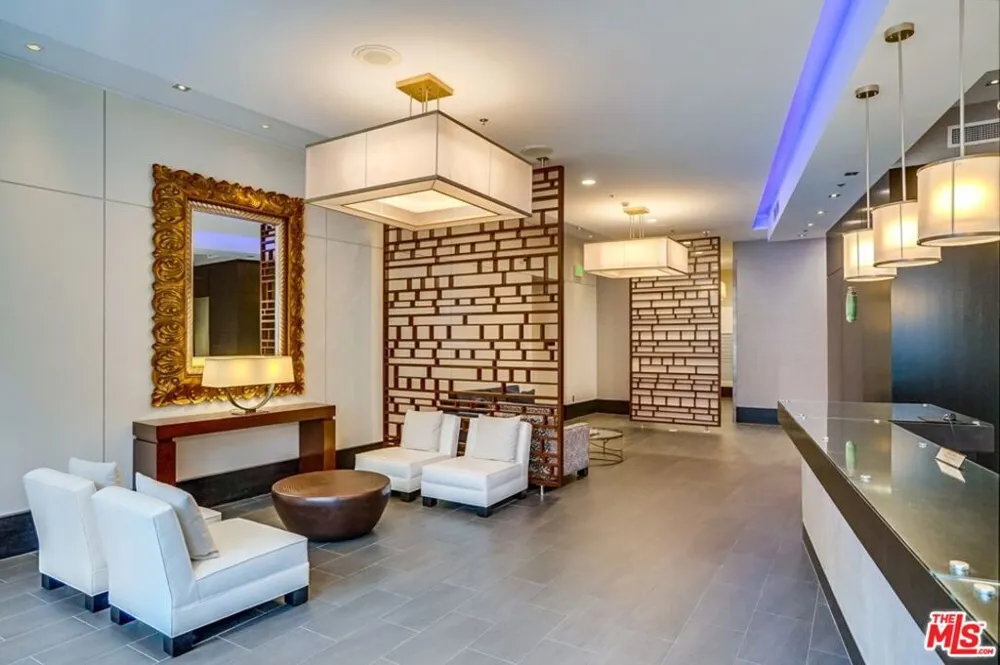 1100 S Hope Street #1704 Los Angeles, CA 90015