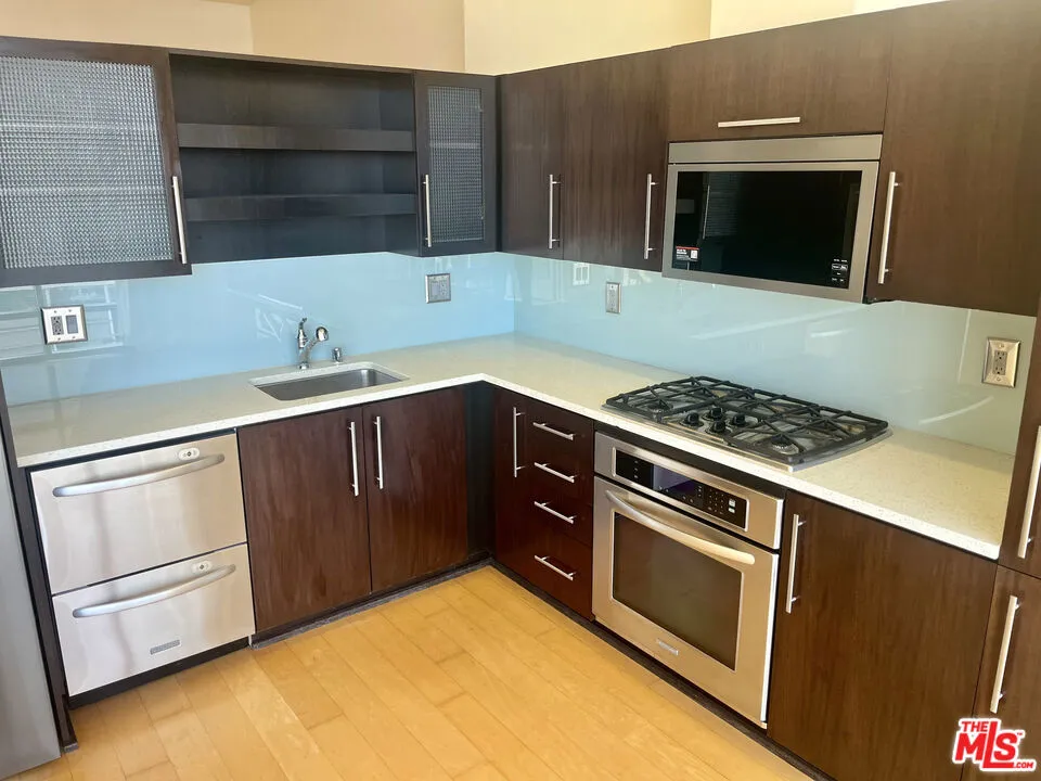 1100 S Hope Street #1704 Los Angeles, CA 90015