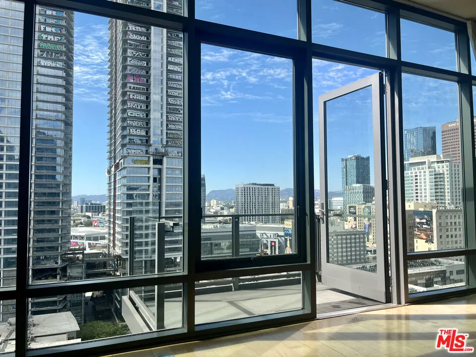 1100 S Hope Street #1704 Los Angeles, CA 90015