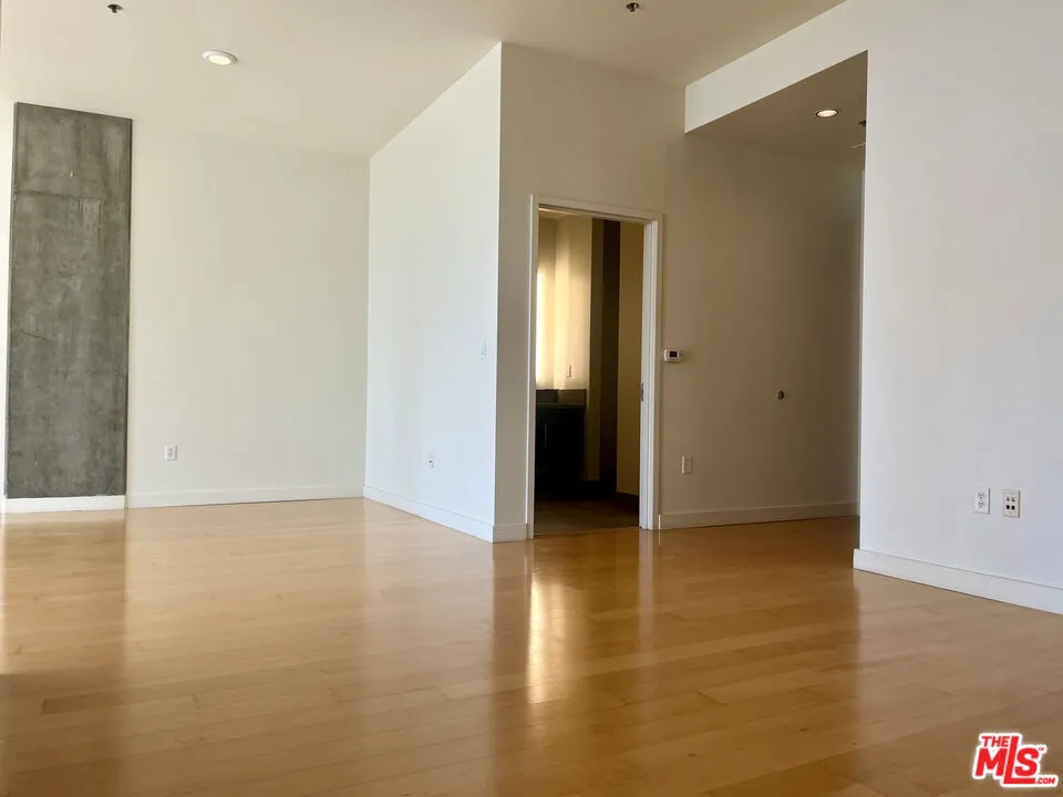 1100 S Hope Street #1704 Los Angeles, CA 90015