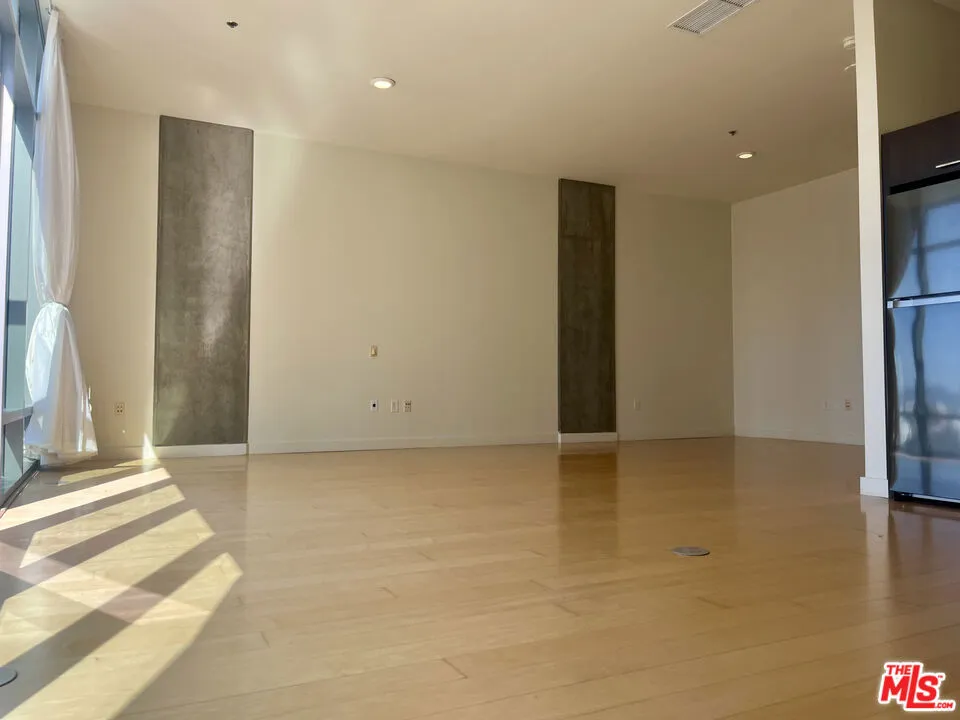 1100 S Hope Street #1704 Los Angeles, CA 90015