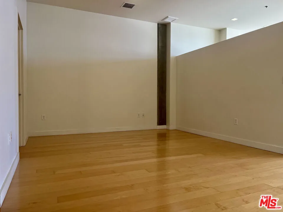 1100 S Hope Street #1704 Los Angeles, CA 90015