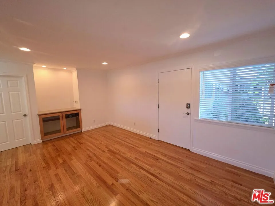305 Broadway Street #20 Los Angeles, CA 90291