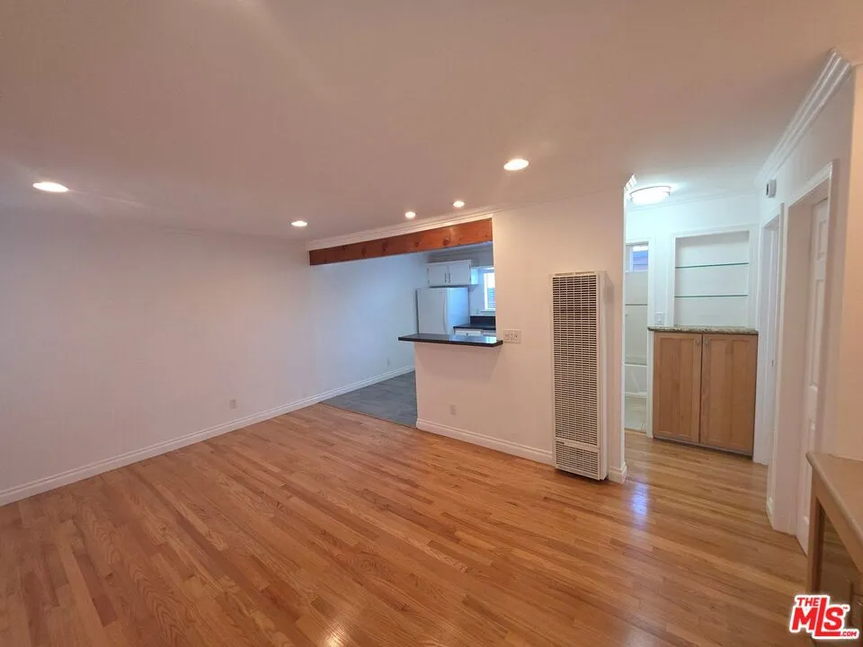 305 Broadway Street #20 Los Angeles, CA 90291