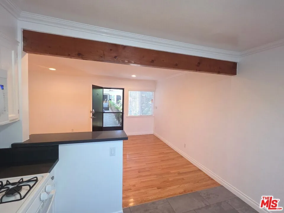 305 Broadway Street #20 Los Angeles, CA 90291