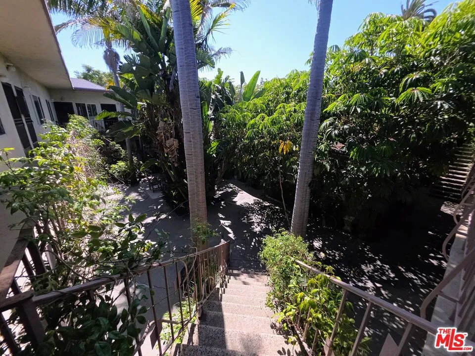 305 Broadway Street #20 Los Angeles, CA 90291