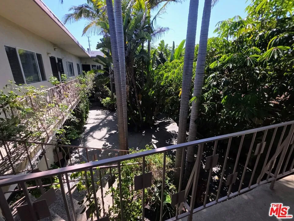 305 Broadway Street #20 Los Angeles, CA 90291