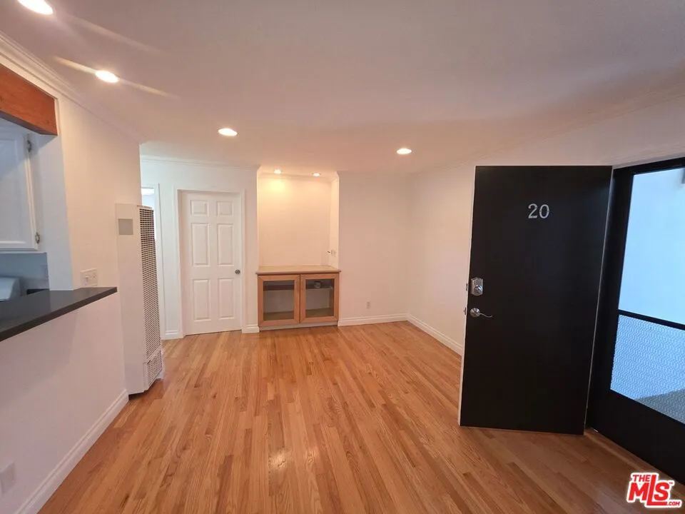 305 Broadway Street #20 Los Angeles, CA 90291