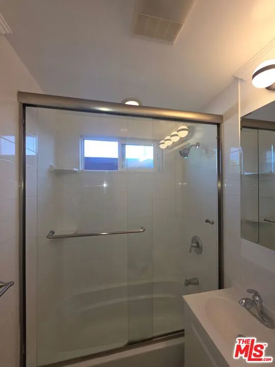 305 Broadway Street #20 Los Angeles, CA 90291