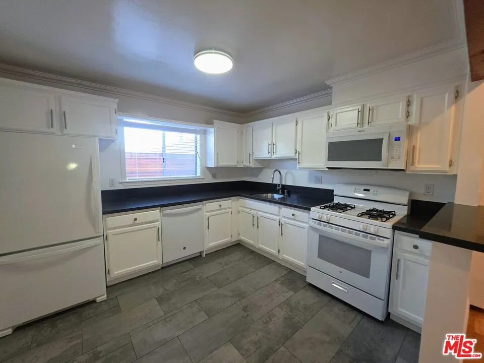 305 Broadway Street #20 Los Angeles, CA 90291
